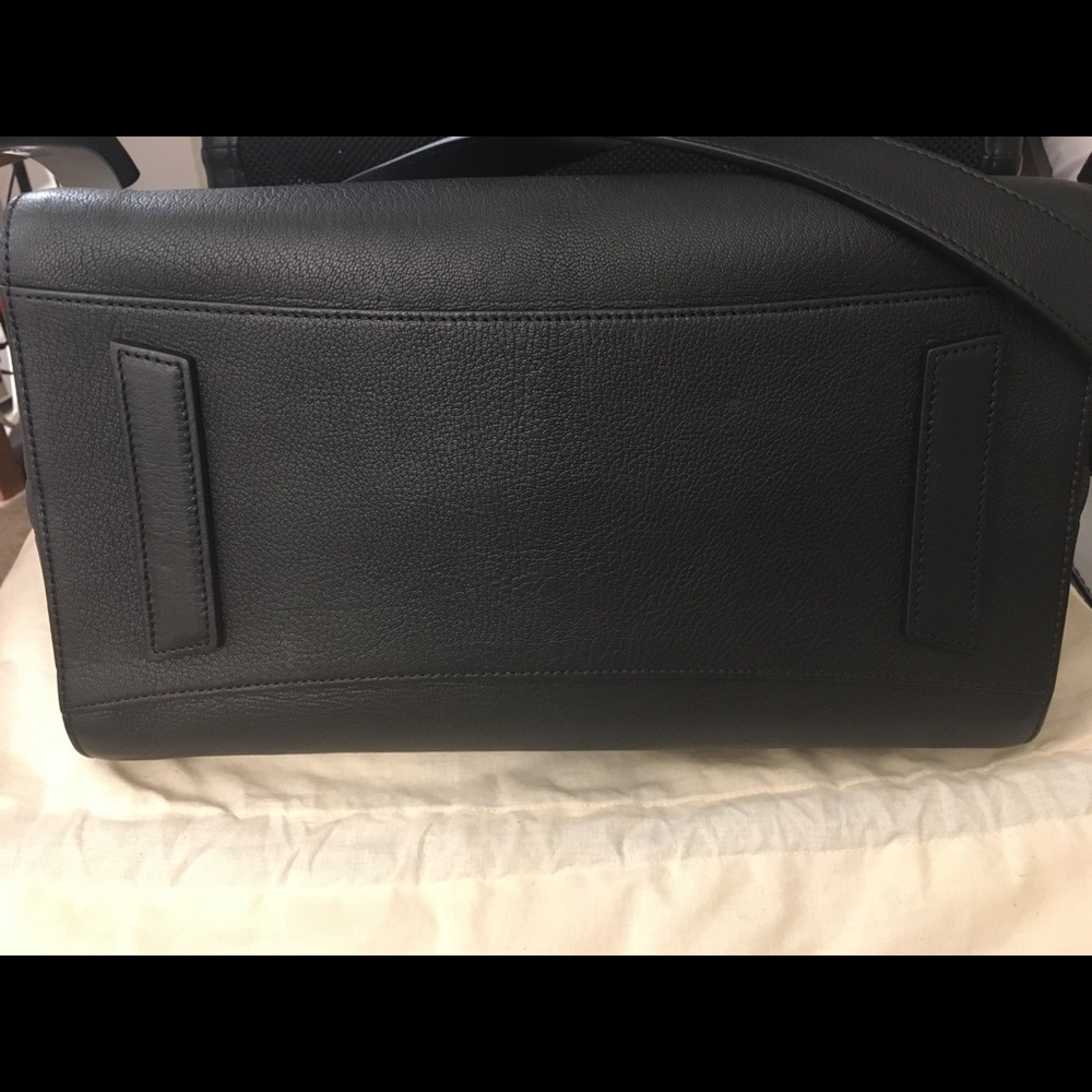 Givenchy Medium Antigona Duffel - Picture 3 of 7